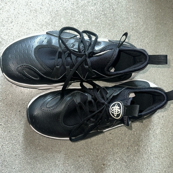 Nike shoes - Picture 2 of 3